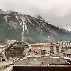 L'aiguille - Center Of - View Mont-blanc Chamonix